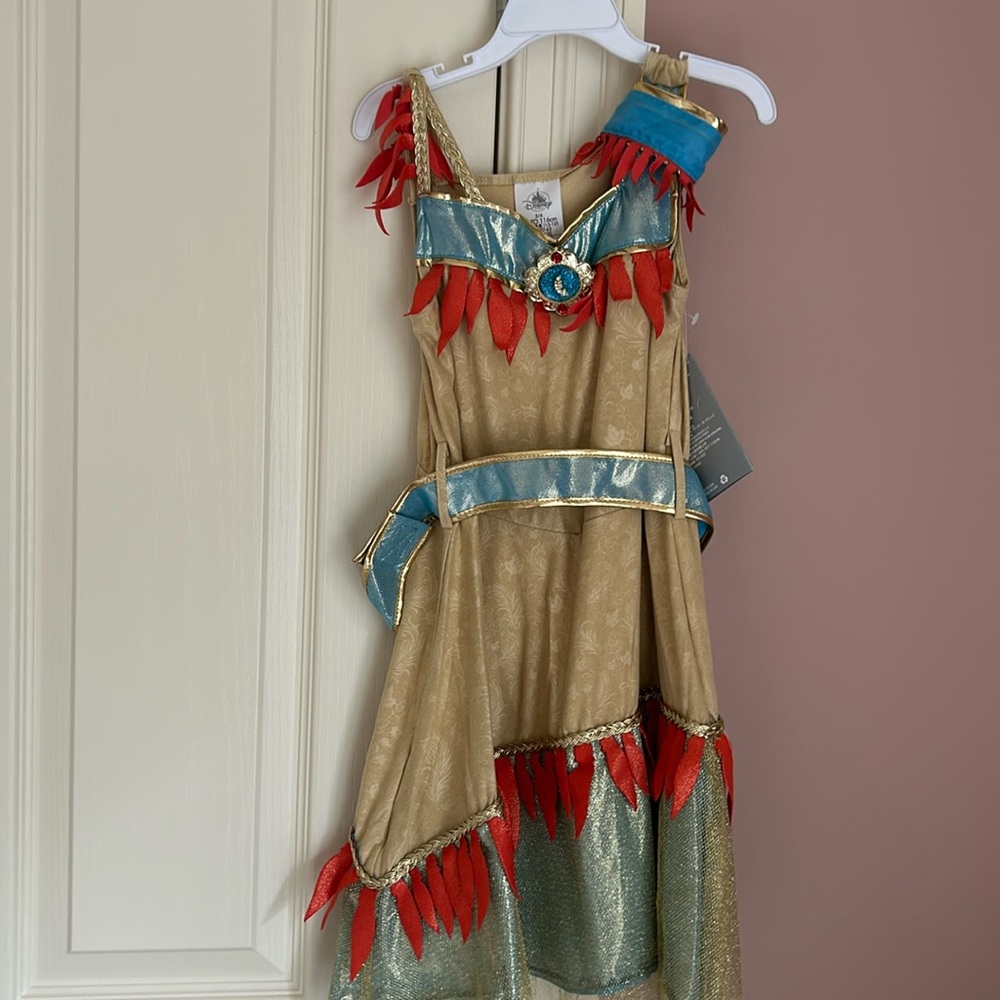 Disney Pocahontas costume size 5/6 NWT